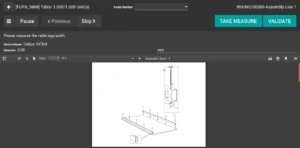 Interface opérateur Odoo IoT en mode sombre avec instruction de mesure des pieds de table, pied à coulisse Caliper SY304 connecté et schéma technique de la pièce affiché