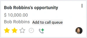 Carte d'opportunité CRM Odoo avec bouton d'ajout à la file d'appels VoIP pour planifier un rappel depuis le pipeline commercial